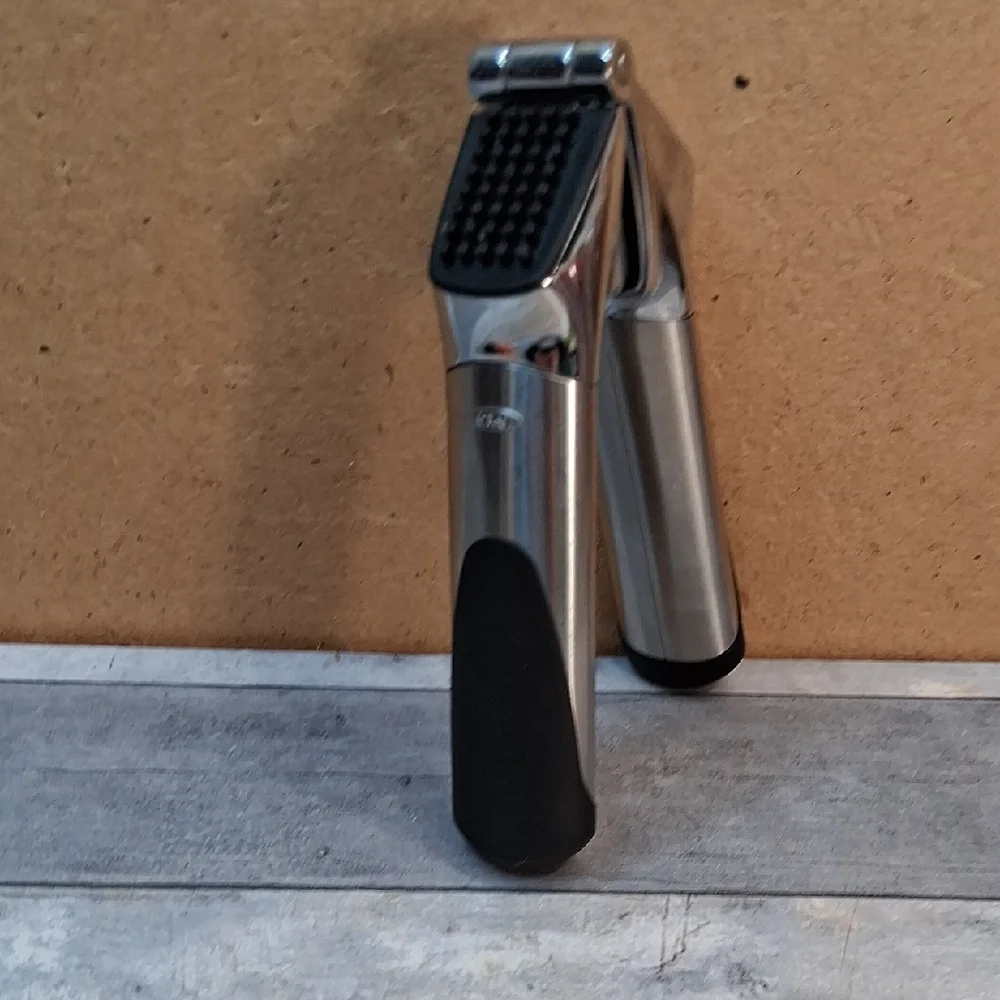 Oxo steel garlic